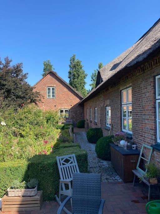 Idylle Unter Reet, Gemuetliche Ferienwohnug Apartment Haseldorf Exterior photo